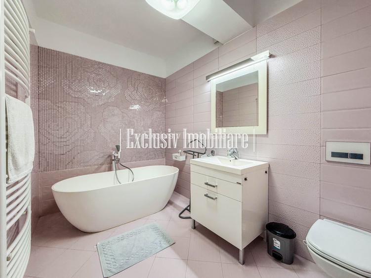 Vedere Frontala la Mare si Plaja la Picioare - Apartament cu Parcare Privata - 21