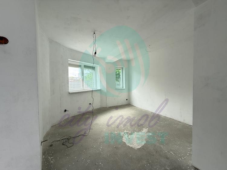 Casa receptionata in 2025 singura in curte
