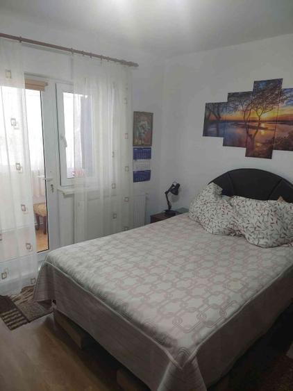 Vând apartament 2 camere decomandat zona Podgoriilor