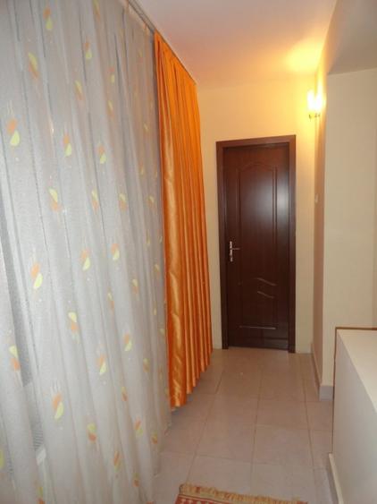 De inchiriat ( vanzare)2 camere zona INDEPENDENTEI Hristo Botev mobilat