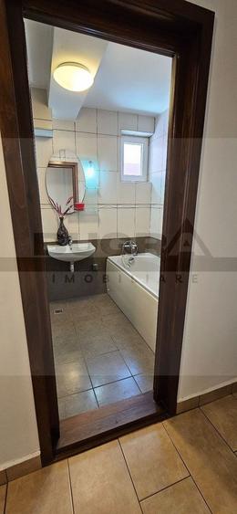 Apartament de 2 camere, decomandat, 73mp, parcare, zona Trifoiului