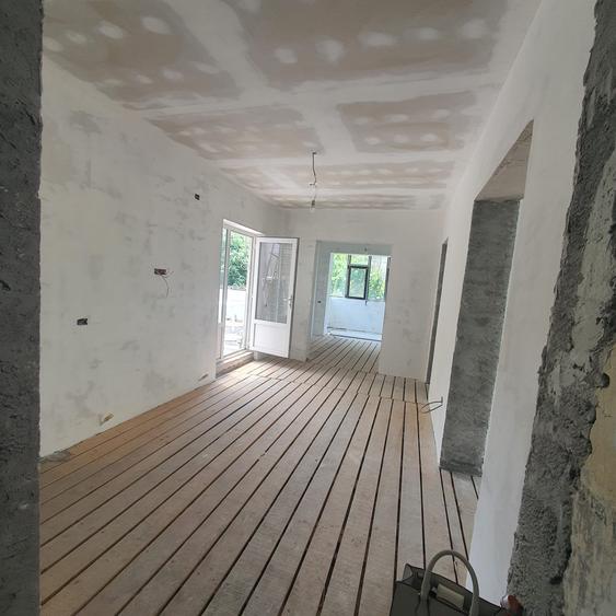 Etaj vila, 3 camere decomandate, garaj, curte 100mp, ultracentral,
