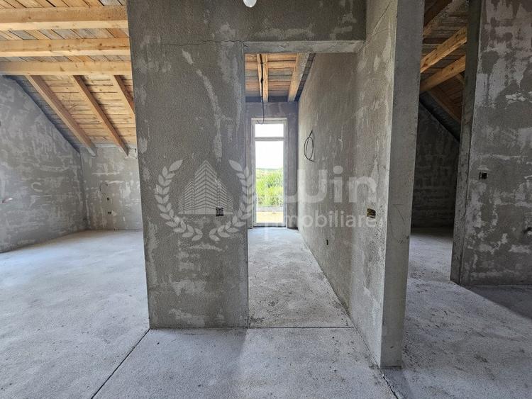 Casa cu 4 camere | 256 mp utili | 2000 mp teren | Sat. Aiton