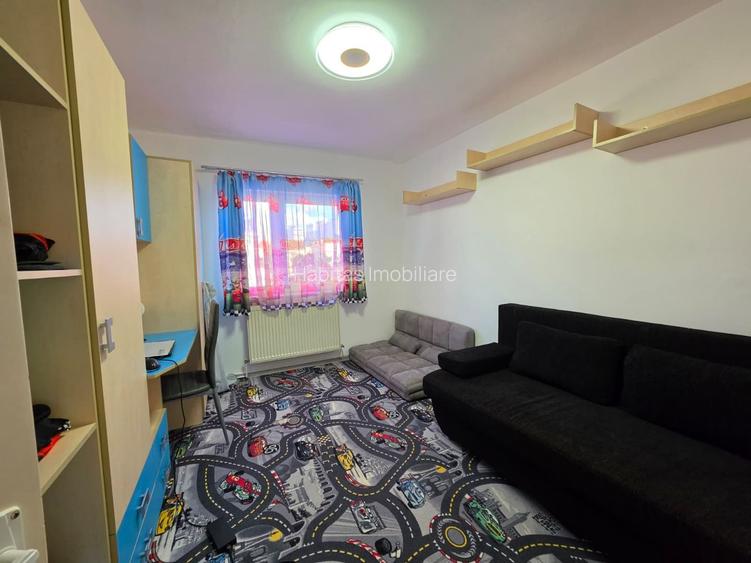 4 camere, decomandat, balcon mare, parcare, etaj 3, Plopilor