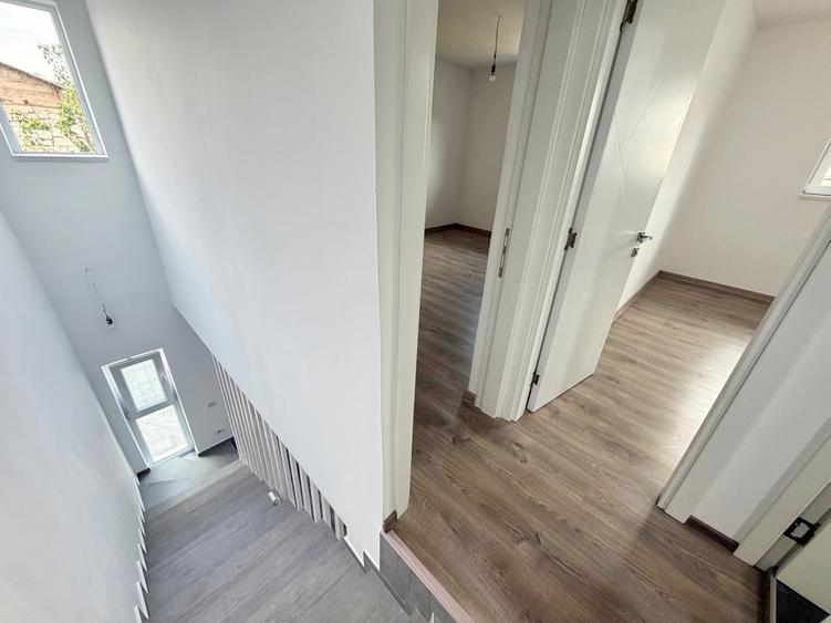 Casa P+1 la 1 km fata de metrou Aparatorii Patriei. 3 cam. Teren 110 mp