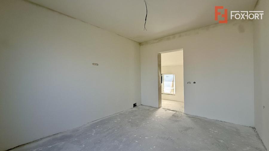 Casa individuala de vanzare, 8 camere + 4 bai - Mosnita Veche