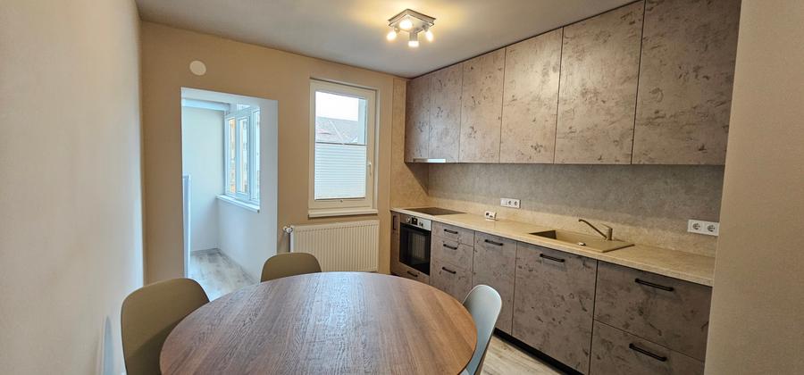 Inchiriez apartament de 3 camere situat central-G-ral Magheru, etaj 1