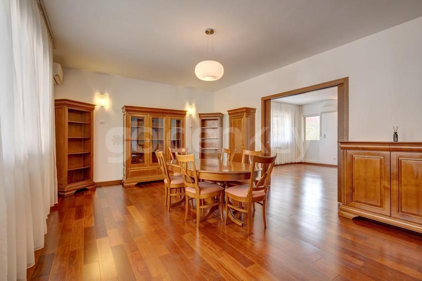 Apartament spatios cu 4 camere| garaj