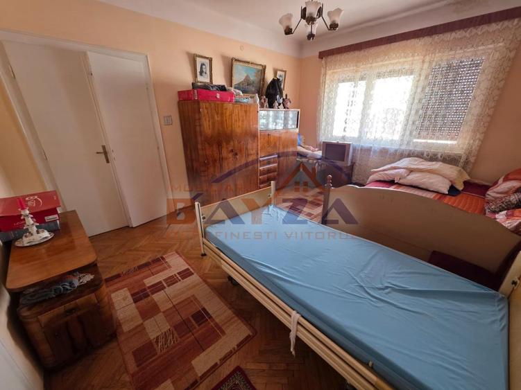 Apartament 3 camere, Centrul Vechi, Str. Teatrului, etaj 2/2, comision 0