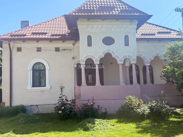 Proprietate cu Arhitectură Tradițională și 2,1 Hectare de Teren - 2