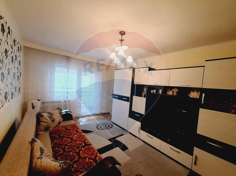 Apartament cu 3 camere de vânzare în zona Nufarul
