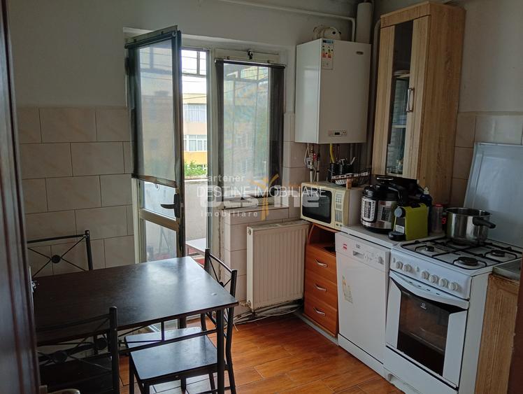 apartament decomandat 3 camere, cartier Rovine - 5