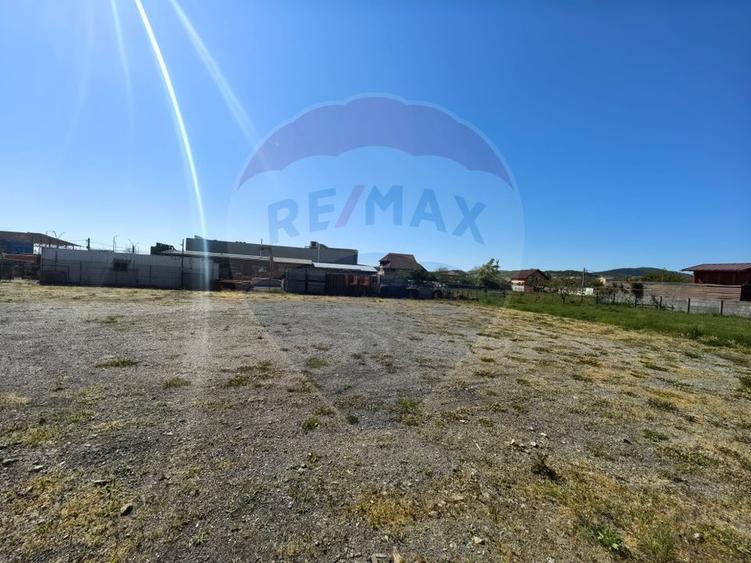 Teren de inchiriat – 3.000 mp la bulevard principal