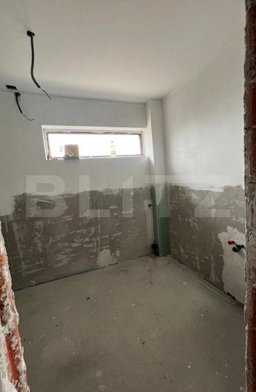 Apartament de 3 camere, 2 balcoane, 93 mp, etaj 1