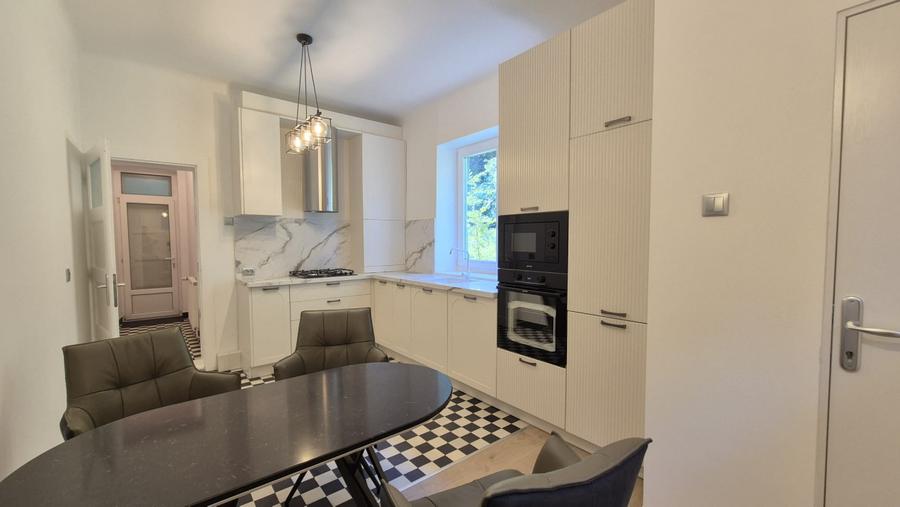 Apartament cu 2 camere partial mobilat in zona centrala