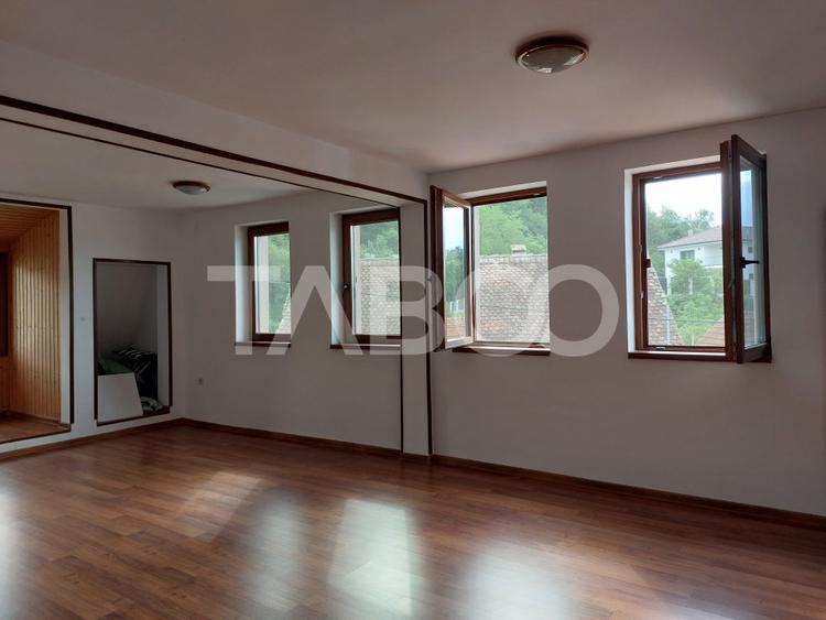 Casa de vanzare 4 dormitoare 1357 m curte terasa livada cu pomi Mohu