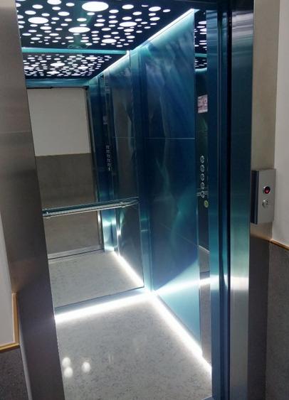 Apartament lux, frontal la mare, cu garaj subteran