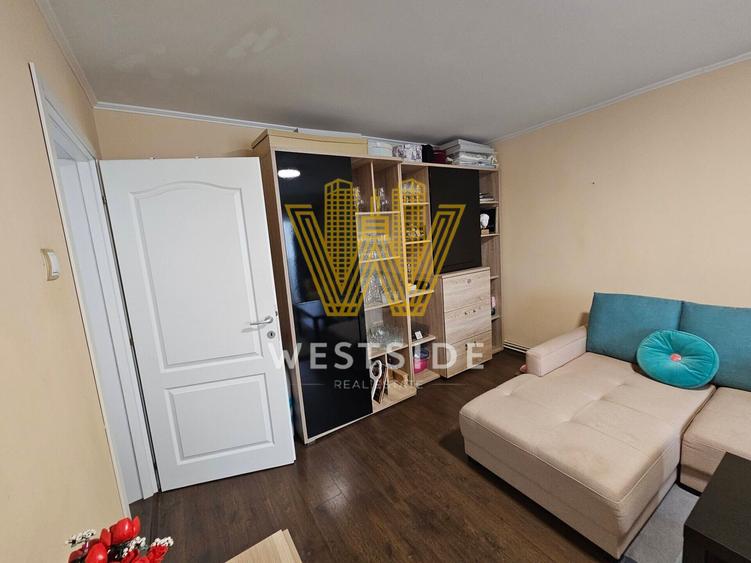 Apartament cu 3 camere, de vanzare, Calea Lipovei