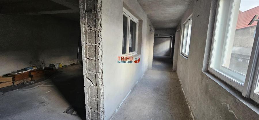 Casa de vanzare cu functiuni multiple in Petresti