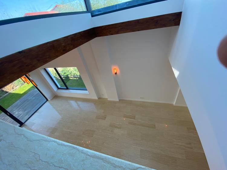 Villa Cedra, eleganta, gated, în Laguna Albastră, 3 dormitoare ensuite, 5 camere