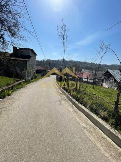 VANZARE CASA TEREN