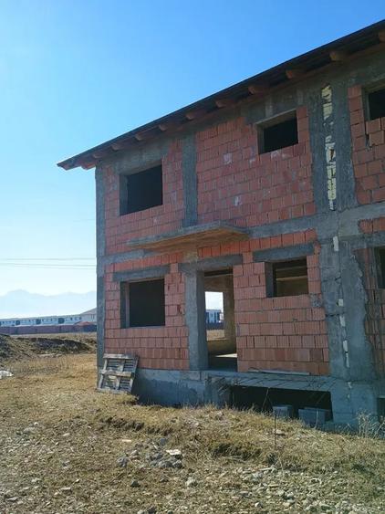 Casa tip duplex 120 mp Izvor