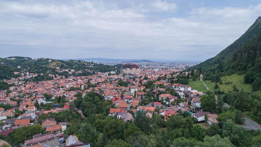CASA CU GRADINA DE 1.498 MP | 3 FRONTURI STRADALE | SCHEII BRASOVULUI