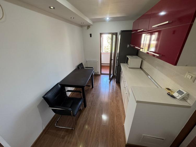 Apartament 2 camere Decomandat zona Cet cu Centrala