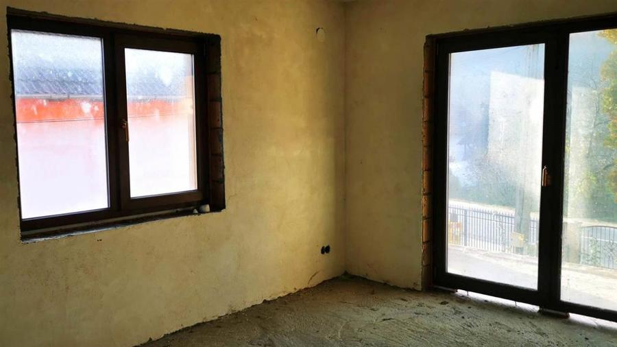 OLANESTI VILA CU TEREN GENEROS