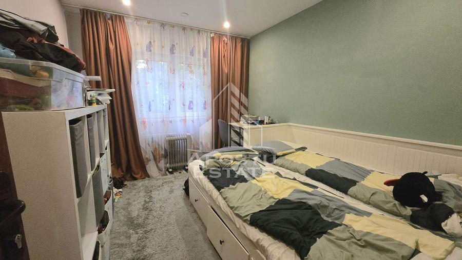 Apartament de vanzare cu 4 camere, 2 bai, etaj intermediar, Aradului