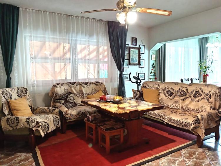 Vilă premium S+P+2E, 10 camere, 3 băi, teren generos 775 mp, Cetate
