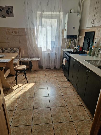 Apartament 3 camere zona Restaurant Tex , etaj 3 , mobilat si utilat