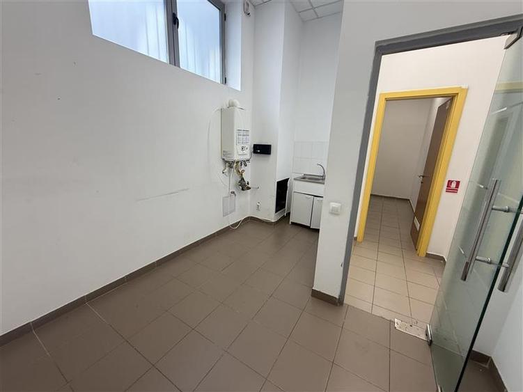 SPATIU COMERCIAL 100 MP – POZITIE ULTRACENTRALA, VIZIBILITATE EXCELENTA