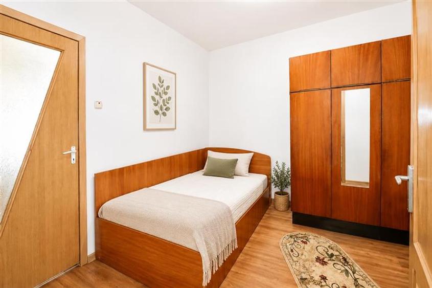 2 camere, regim vila, zona linistita, Tractorul, Octavian Goga