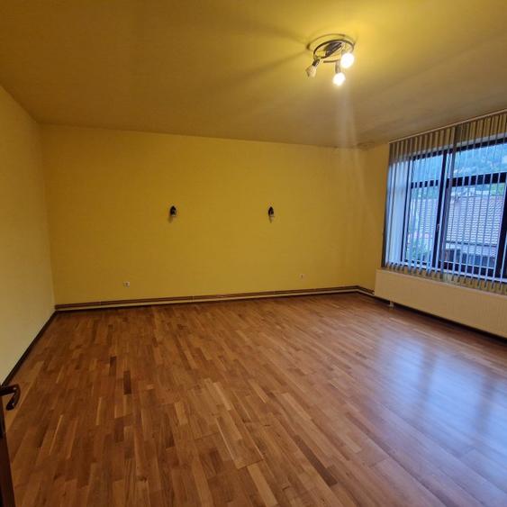 Casa cu etaj/singur in curte