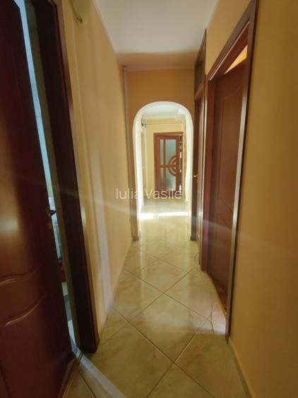 Închiriez APARTAMENT 3 CAMERE, Târgoviște, Micro 4 - 8