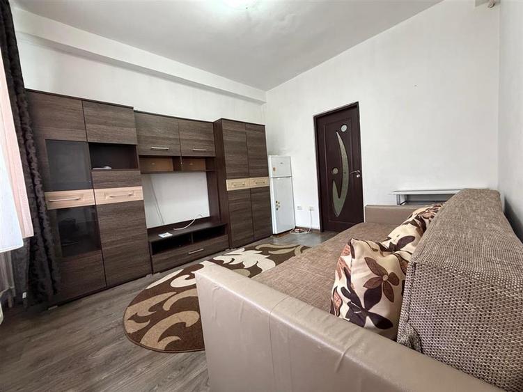 Garsoniera mica, cu baie proprie, de inchiriat, in Astra