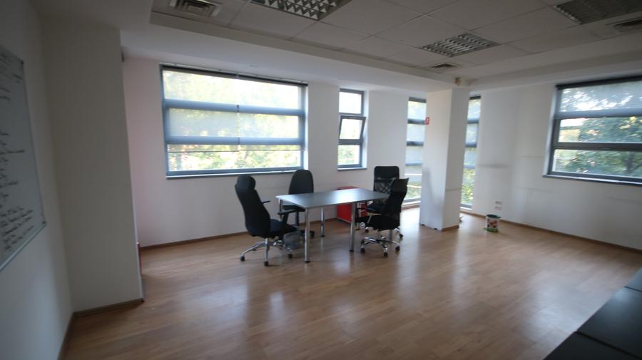 De inchiriat spatiu cu destinatie birouri,Complex studentesc