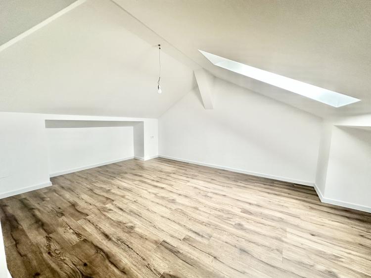 Duplex cu mansarda - 3 camere - Teren 275 mp - Mosnita