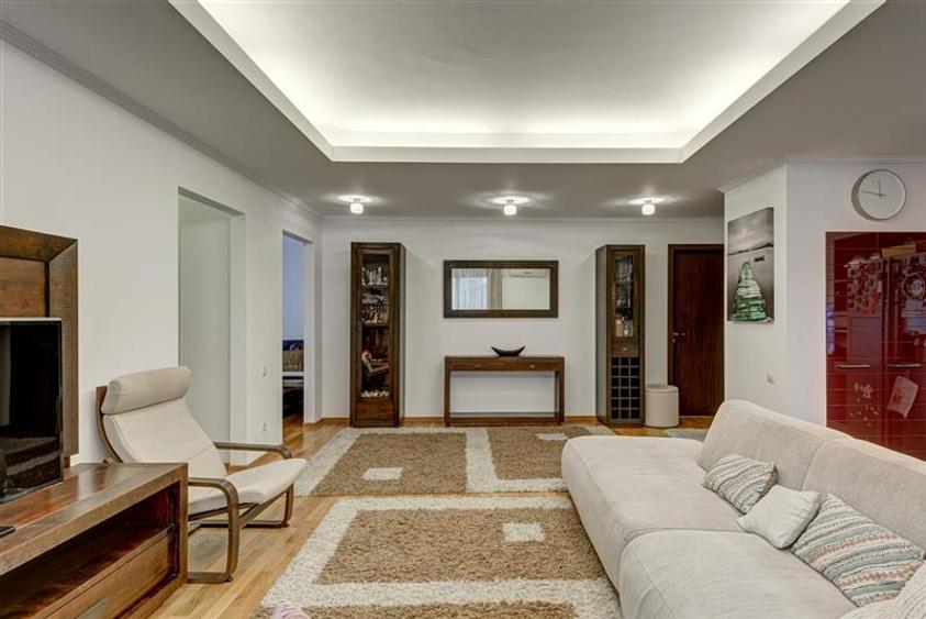 Apartament 4 camere cu gradina 84mp. Parcare.