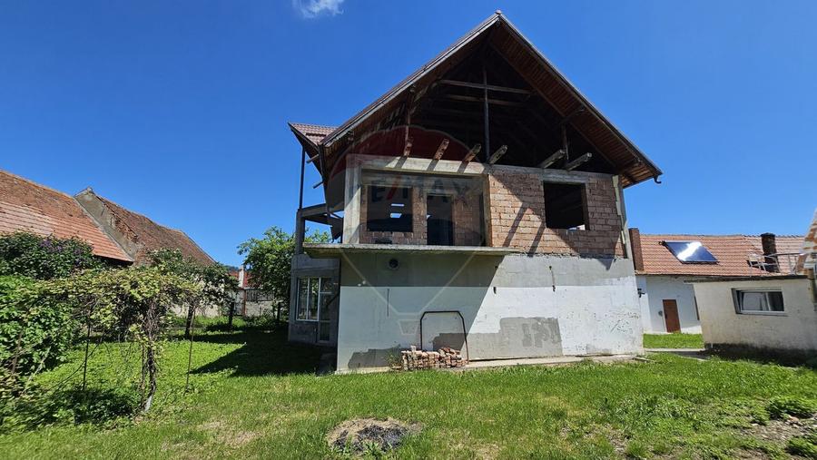 Proprietate unică | Teren 1.157 mp |Multiple clădiri | Centru Zărnești