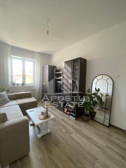 Apartament cu 2 camere de vanzare,decomandat, Zona Aeroport Timisoara