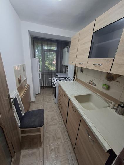 Apartament cu 2 camere, zona Podu Ros - 4