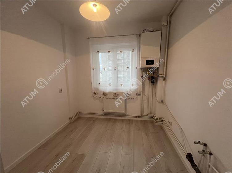 Apartament renovat cu 2 camere decomandate si balcon zona Rahovei