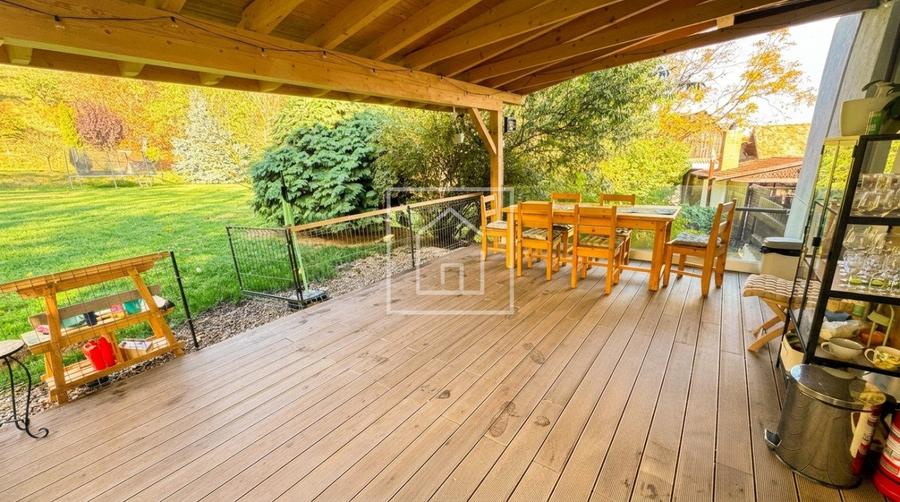 Vila exclusivista cu piscina interioara si 4362 mp curte in Sibiel