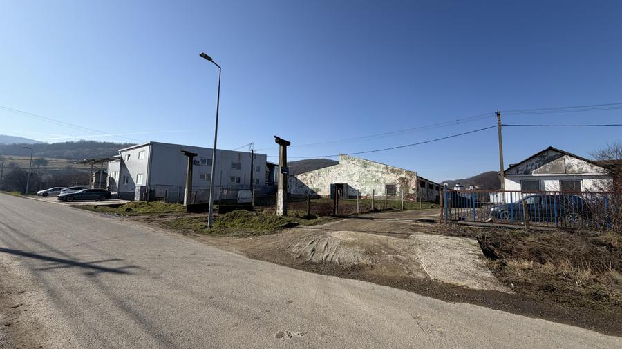 Hala industrială de vânzare în Beclean, Bistrița-Năsăud – 770 mp teren + cons