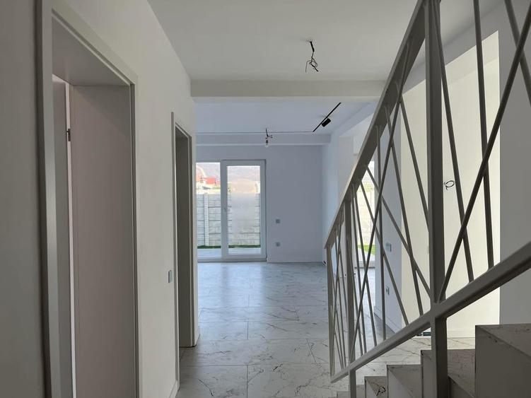 Vilă cu 5 camere , P+E, Cartierul Soarelui, Oncea, Oradea.