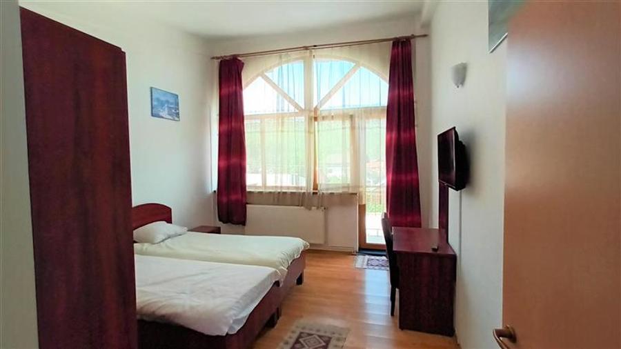 Pensiune cu restaurant, profit asigurat din chirii, terasa spre munte, Brasov
