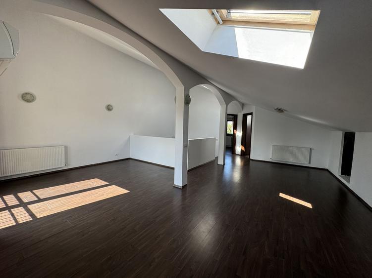 Vila tip duplex, complex inchis, spatii generoase si luminoase