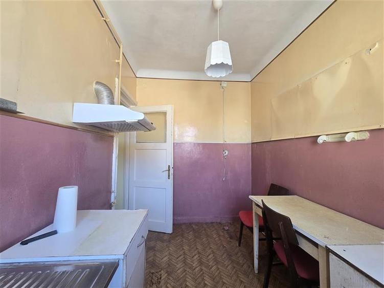 Apartament de vanzare ultracentral Bacau, etaj 1, pozitie premium